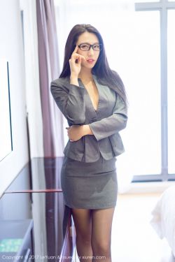 不戴胸罩的已婚妇女2